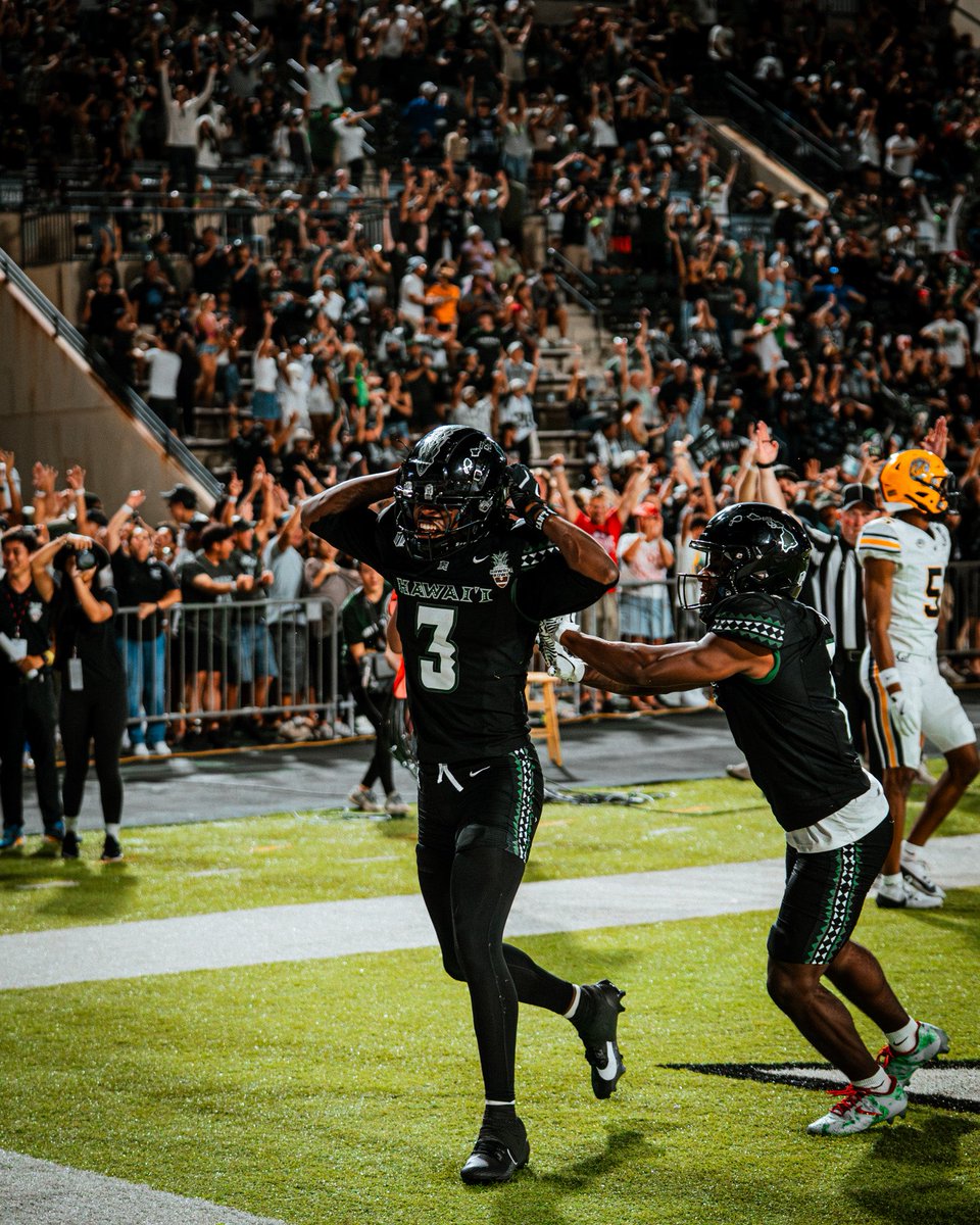 Mele Kalikimaka to all. And to all a good night 🤙🎄

#BRADDAHHOOD x #GoBows