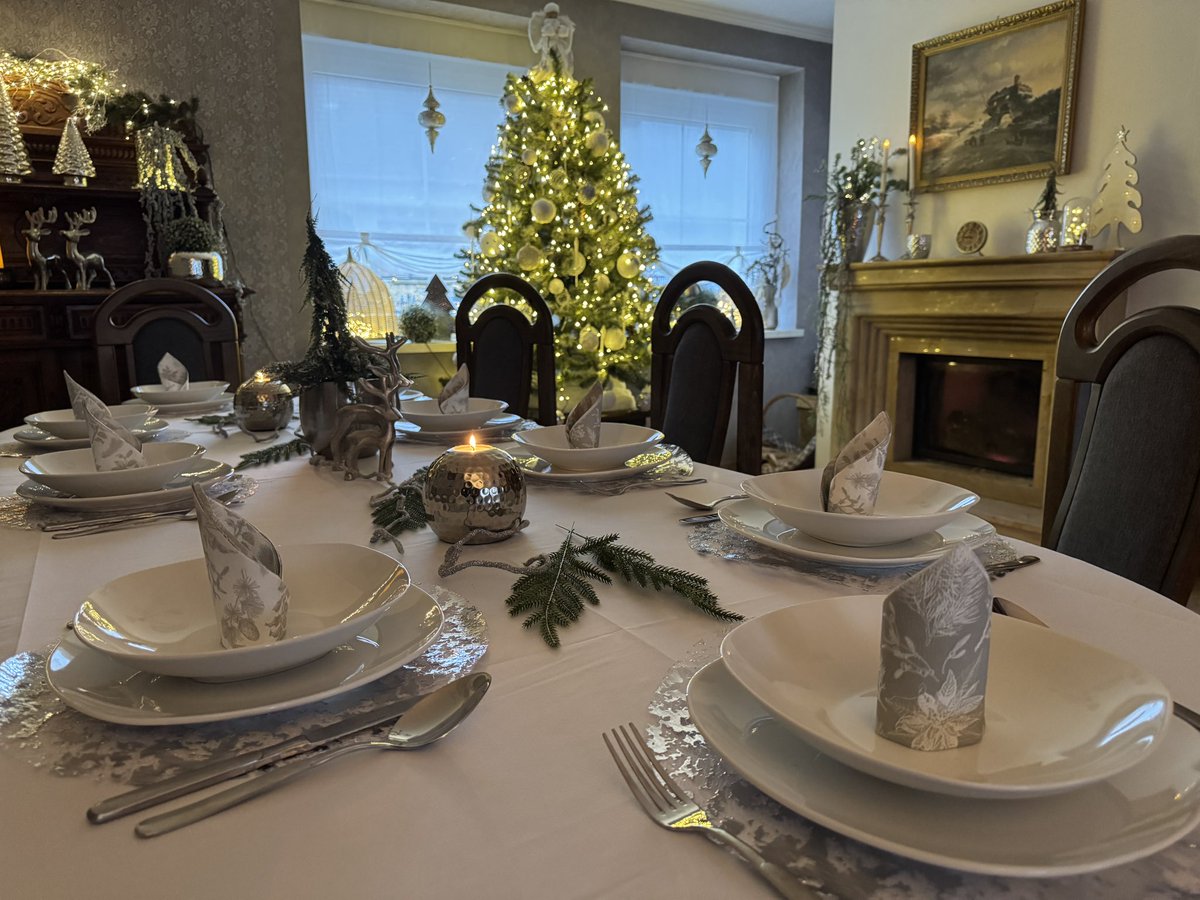 Meine Mama kocht seit 2 Tagen!!! 👀
Bald trudelt die ganze Familie ein und das große Futtern geht los…!! 🎄❤️✨