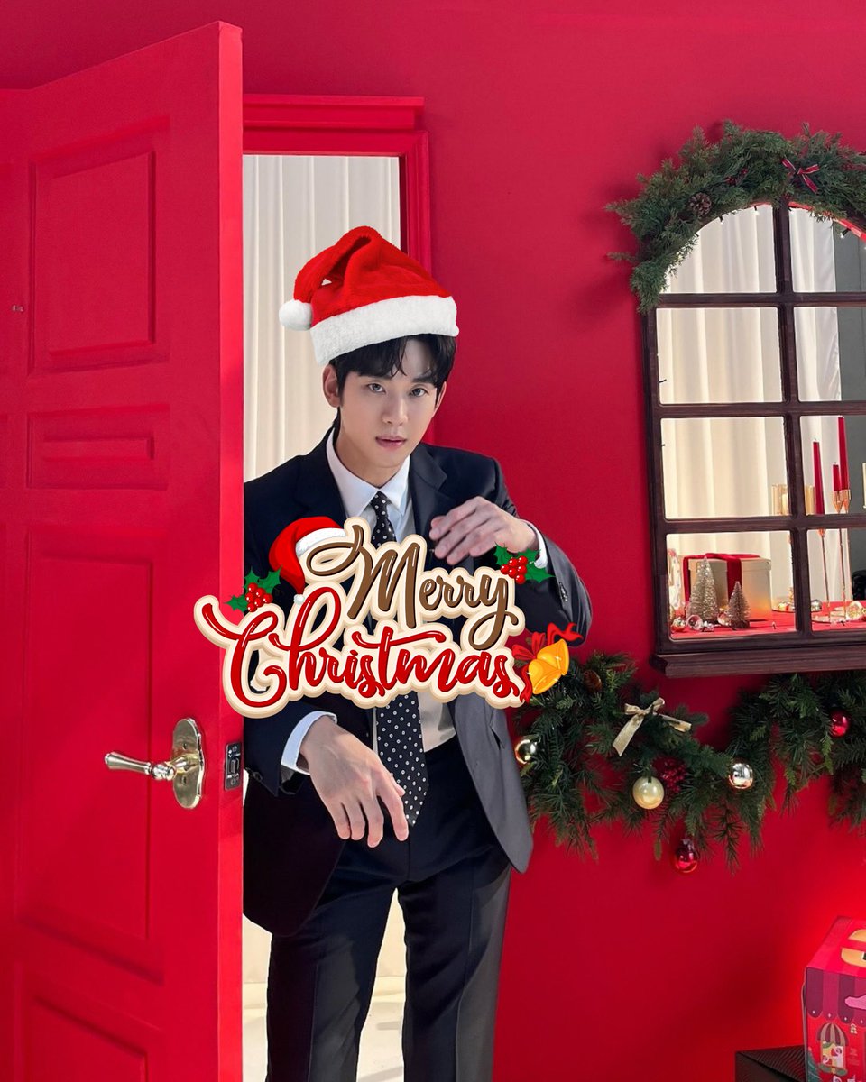 _soohyuniie_'s tweet image. Merry Christmas everyone ❤️, I especially want to send love to every loyal Soohyun fan who stood by him with courage and unwavering support. Being there for someone through difficult times takes strength, patience, and a brave heart, and that’s exactly what so many of us showed.…