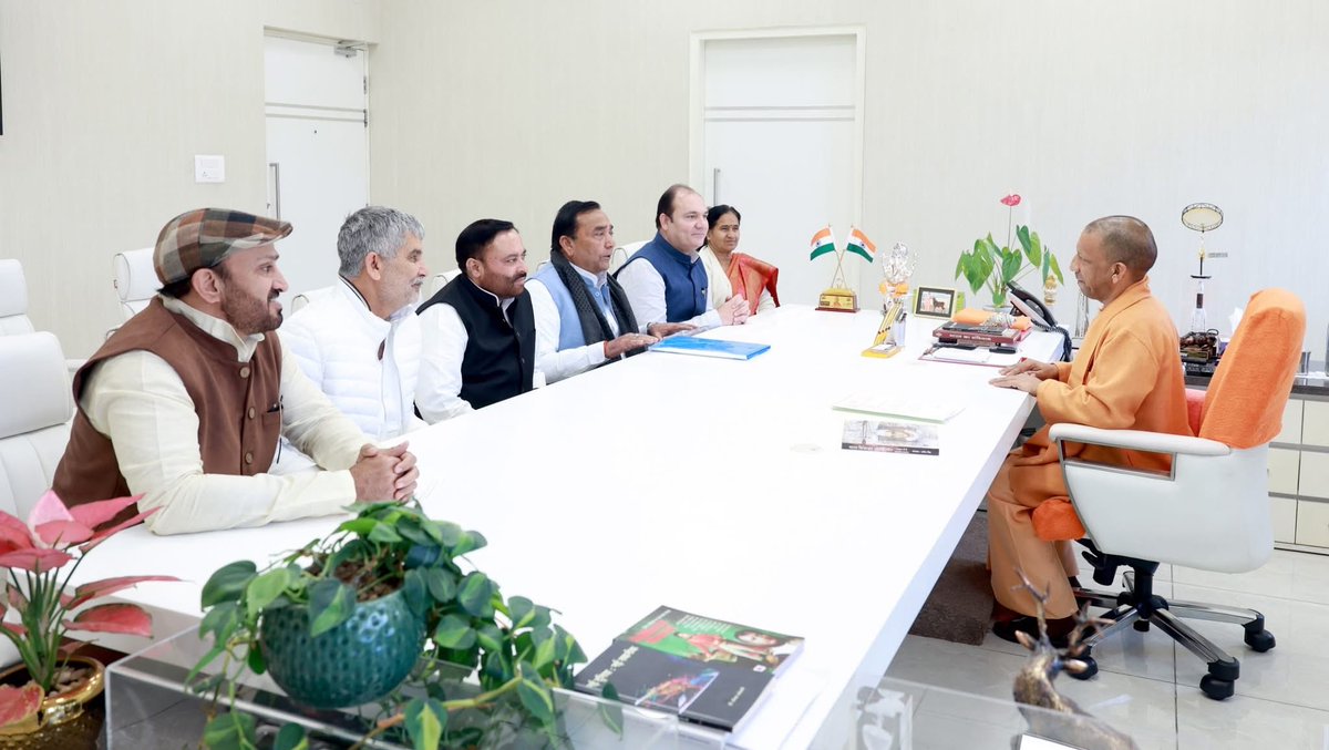 AnilKumarMZN's tweet photo. #लखनऊ_कालिदास_मार्ग 
आज लखनऊ में उत्तर प्रदेश सरकार में यशस्वी माननीय मुख्यमंत्री श्री योगी आदित्यनाथ जी ने शिष्टाचार भेंट की। 
इस अवसर पर  माननीय विधायक,विधान मण्डल दल के नेता श्री राजपाल सिंह बालियान जी,माननीय विधायक श्री प्रसन्न चौधरी जी,माननीय विधायक श्री अशरफ अली खान जी, माननीय सदस्य श्री योगेश चौधरी जी एवं माननीय विधायक श्रीमती मिथिलेश पाल जी भी उपस्थित रहीं।
@myogiadityanath  @myogioffice  @jayantrld  @Office_ChJayant  @MalikBirpal  @RLDparty  @BJP4UP