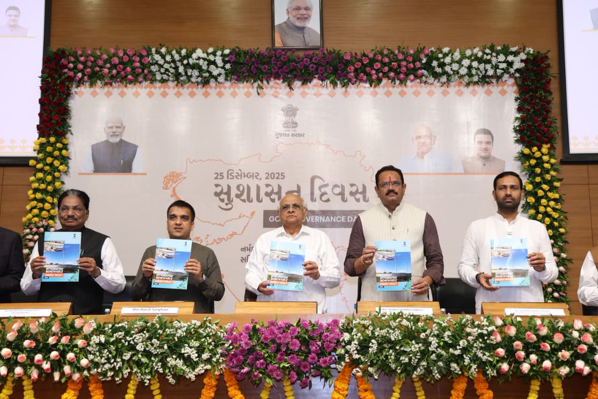 CMOGuj's tweet photo. મુખ્યમંત્રીશ્રીના વરદ્હસ્તે આ અવસરે રાજ્ય સરકારની તમામ વિભાગની યોજનાઓ-નીતિઓ અંગેના કાયદાઓ, નિયમો, ઠરાવો, પરિપત્રો અને જાહેરનામાને સિંગલ ક્લિક પર સર્ચ કરી શકાય તે માટે ગુજરાત સરકારની અનન્ય પહેલ 'G-SAAR' (Gujarat Smart AI Archive & Retrieval) પોર્ટલ અને સીએમ ફેલોની કામગીરીની સમીક્ષા માટે 'સી.એમ ફેલો મોનીટરીંગ' પોર્ટલ સહિત સી.એમ ડેશબોર્ડના 'Real Time Performance Measurement System 2.0' તેમજ બિનનિવાસી ગુજરાતીઓને ગુજરાત સાથે વધુ નજીકથી જોડતી પારદર્શક, ઝડપી અને વિશ્વસનીય ડિજિટલ સેવાઓનું સશક્ત માધ્યમ 'NRG' વેબસાઇટનું લોન્ચિંગ કરવામાં આવ્યું હતું.

મુખ્યમંત્રીશ્રી દ્વારા સરકારના અધિકારીશ્રીઓ અને કર્મચારીશ્રીઓમાં નવીનતા, કાર્યક્ષમતા અને લોકહિતકારી વિચારધારાને પ્રોત્સાહન આપવા માટે 'અટલ સ્વાન્તઃ સુખાય યોજના'ના વેબ પોર્ટલ, વહીવટી સુગમતા અને નાગરિકોની સગવડતામાં વધારો કરવાના ઉદ્દેશ્ય સાથે 'ડિજિટલ ગુજરાત વોટ્સએપ ચેટબોર્ડ', 'Gujarat Integrated Renewable Energy Policy 2025', 'Gujarat Pumped Storage Project Policy 2025', 'ગુજરાત ગ્રીન હાઇડ્રોજન નીતિ 2025' સહિતની અનેક નવતર પહેલોનું લોન્ચિંગ કરવામાં આવ્યું હતું તેમજ રાજ્યના કર્મચારીઓને નવી ટેકનિક, જ્ઞાન, કાર્યક્ષમતા અને ફ્યુચર સેન્ટ્રીક અભિગમથી સુસજ્જ કરવા મિશન 'કર્મયોગી પ્રશિક્ષણ વર્ગ - કૌશલ્ય વર્ધક કર્મનો સંકલ્પ' અભિયાનનો શુભારંભ કરવામાં આવ્યો હતો.
#GoodGovernanceDay
#GoodGovernanceGuj