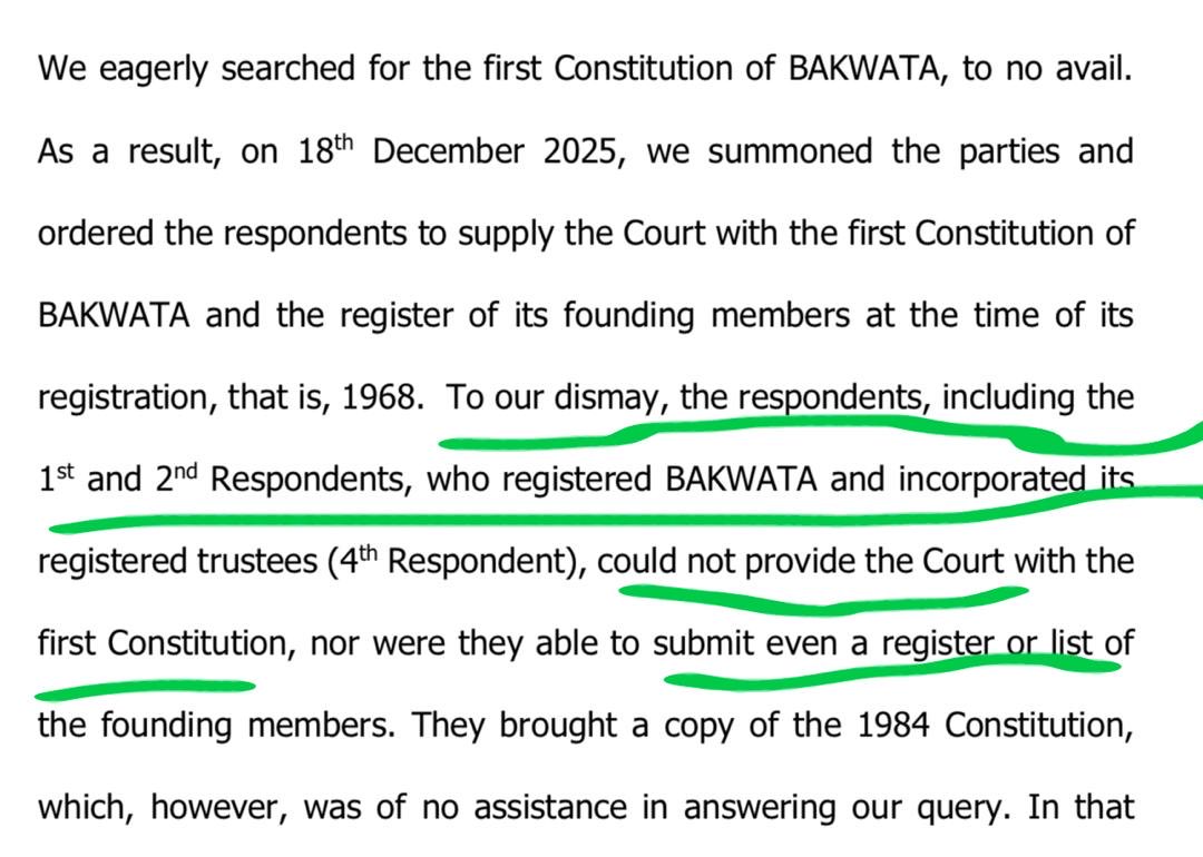 ThatBoyKhalifax's tweet image. nchi hii ina matatizo makubwa sana. watu wajinga wajinga na wenye uwezo mdogo sana wamepewa madaraka makubwa sana kwa sababu ya kujihusisha tu na ccm, matokeo yake ndo haya. ccm wanaiharibu hii nchi, uzuri ni kwamba their time is running out very fast: