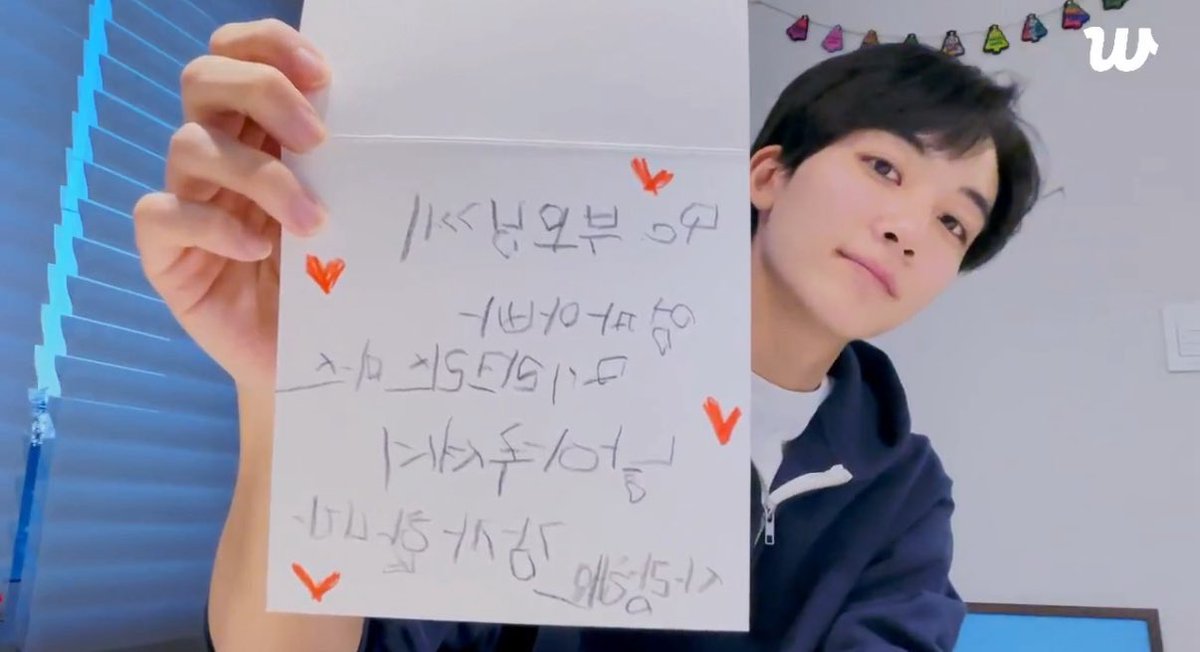 아정한이진짜귀엽게
부모님께 어릴때처럼 편지쓴다고 표지그리고
왼손으로 글씨썻대 아제발