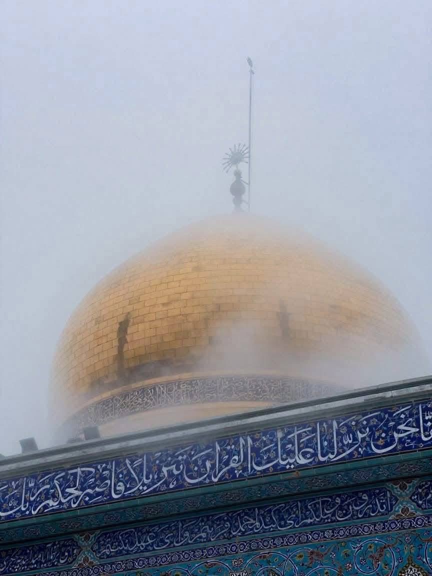 lsadx_'s tweet photo. يَمْ قبْرَها خلُونيْ ، أنثُر لَها عِيونيْ 
نشتاق وليسَ لدينا إلا الدُعاء ، سيّدتي يا زينَب، إنَّ قلبي يُقرئكِ السَّلام . .
#يازينب https://t.co/YwOdiuaqLH