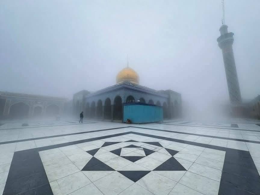lsadx_'s tweet photo. يَمْ قبْرَها خلُونيْ ، أنثُر لَها عِيونيْ 
نشتاق وليسَ لدينا إلا الدُعاء ، سيّدتي يا زينَب، إنَّ قلبي يُقرئكِ السَّلام . .
#يازينب https://t.co/YwOdiuaqLH