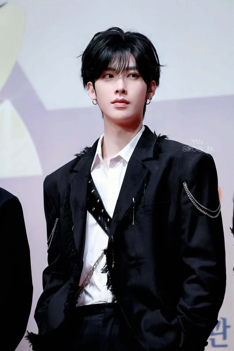 20251225

#리키 #RICKY #沈泉锐
#ZEROBASEONE #ZB1