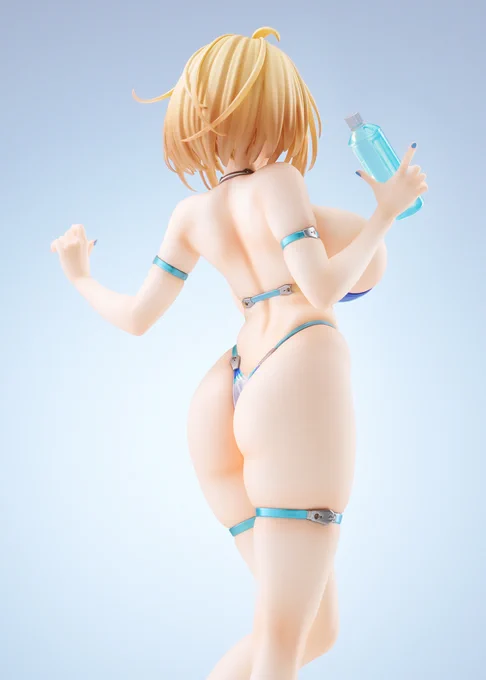 AMAKUNIさまよりソフィアハイレグ水着Verの予約が開始されました! 今回はフィギュアのみの通常版とは別に、元イラストを用いたB2タペストリー付きの豪華版も展開されているので、是非お好みの方をお手に取って頂けると嬉しいです! よろしくお願い致します