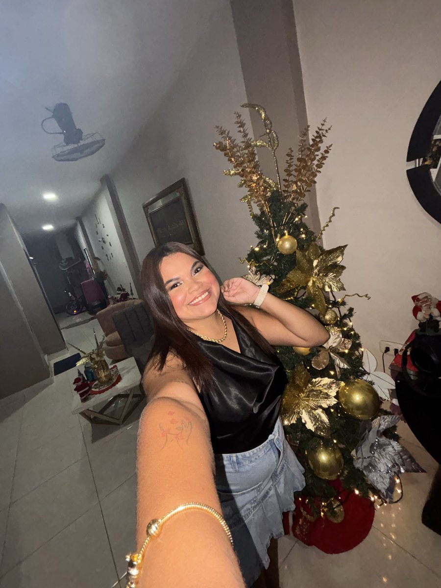 YeiserCarrascal's tweet photo. N A V I D A D    2 0 2 5❤️🙏🏻🎄✨ https://t.co/zlZxlERZLj