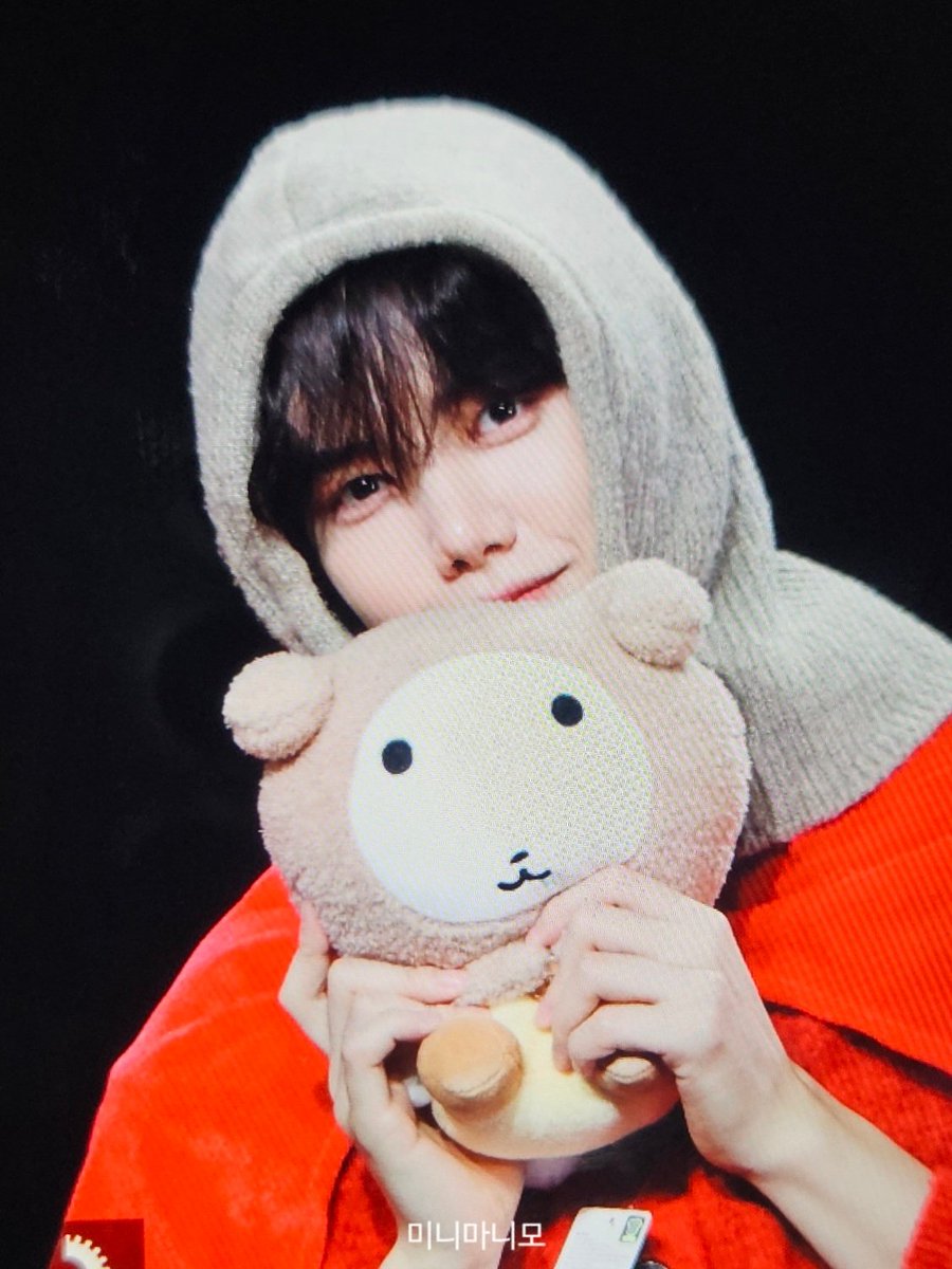251225 귀여운게좋긴좋아
#민희 #MINHEE #크래비티 #CRAVITY