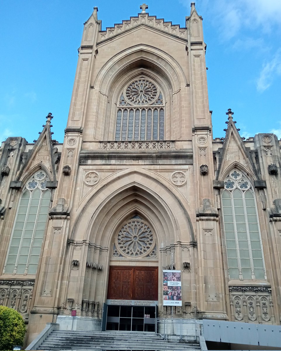BarrantesJune's tweet photo. Catedral nueva de Vitoria. https://t.co/QoZbce93mV