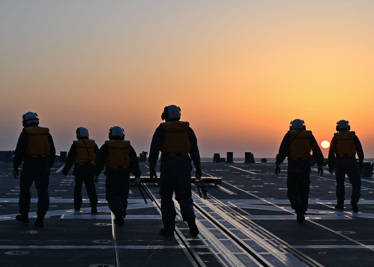 2025年も、たくさんの温かい応援をありがとうございました。
皆さまから寄せられる声は、遠く離れた海の上にあっても、任務にあたる隊員一人ひとりの大きな力となっています。
皆さまの信頼にお応えできるよう、来年も日々の任務に誠実に取り組んでまいります。

#感謝