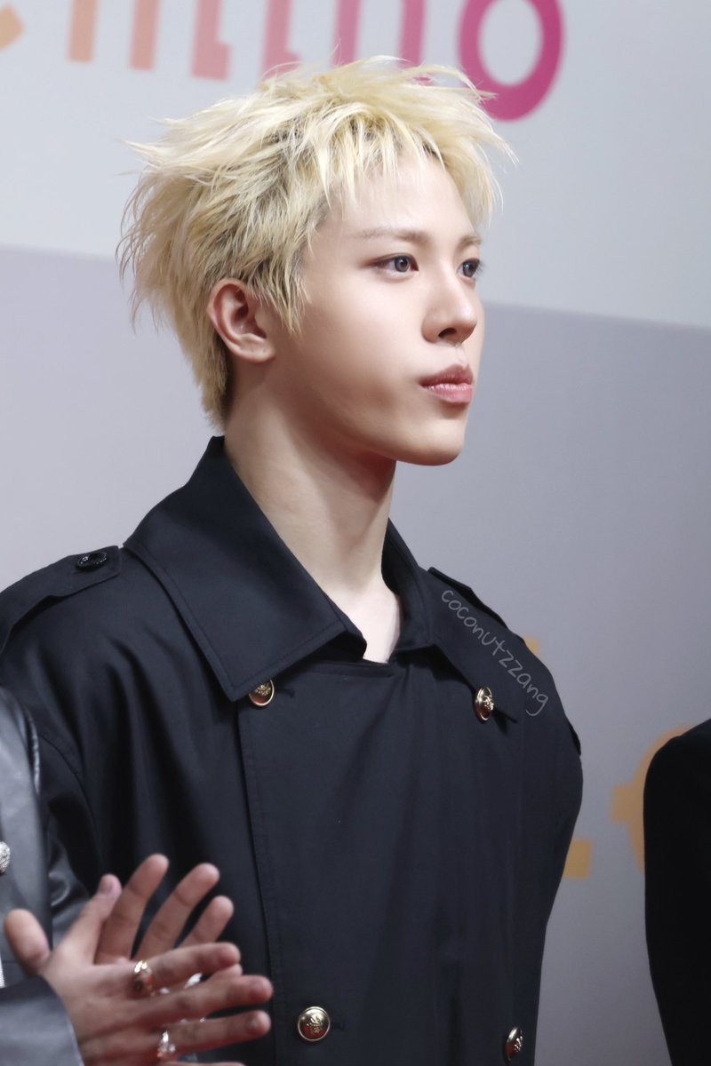 coconutzzang's tweet image. 251225 가요대전 레카

#소정환 #SOJUNGHWAN