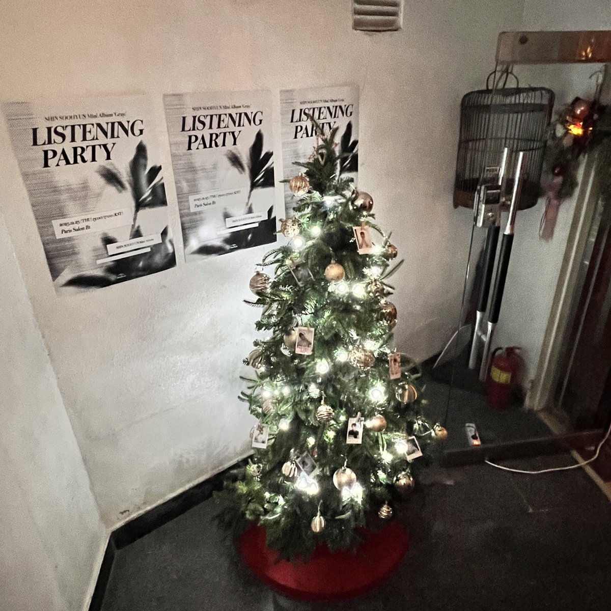 sooarchiv's tweet photo. 251225 리스닝파티 1부🎄

앨범 실물 구경 후
노래를 먼저 듣고 각 곡에 대한 설명을 들었는데, 하나하나 되게 진솔하고 마음에 와닿는 설명들이라 좋았당
수현이가 작사한 곡들 가사가 너무 좋았는데 특히 마지막곡 <들리나요>에 대한 이야기가 너무 슬펐다🥲 슬픈만큼 더 의미있는 곡이라고 생각.. https://t.co/AeSmQOS1gl