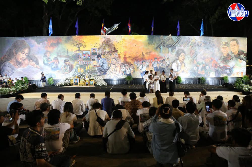 CambodiaREC's tweet photo. Cambodian Artists Unveil “Art for Peace” Mural in Siem Reap Highlighting Civilian Suffering.
AKP Phnom Penh, December 25, 2025 --

Tears flowed among many Cambodians as a large-scale mural titled “Art for Peace” was unveiled in Siem Reap city, https://t.co/cHFrSkB7CS https://t.co/d2EJ4zTWon