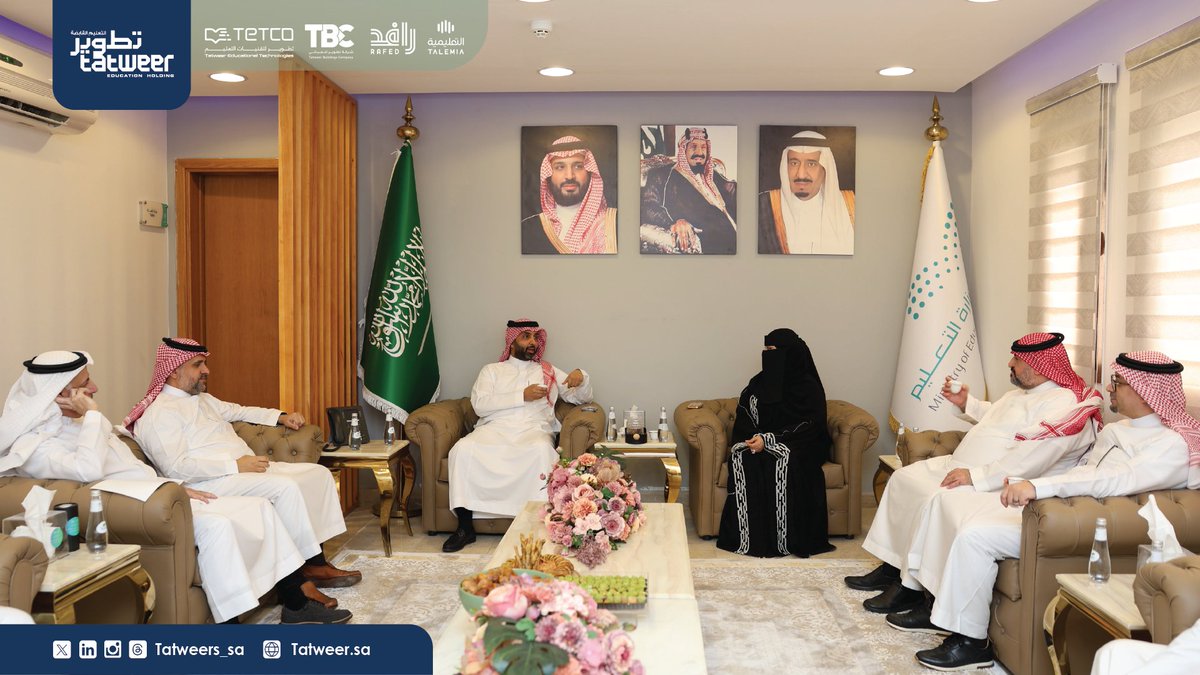 tatweers_sa's tweet photo. التقى وفد مجموعة شركات #تطوير برئاسة الرئيس التنفيذي للمجموعة م. متعب الشهراني، مدير عام تعليم جدة أ. منال اللهيبي، حيث تناول اللقاء أولويات العمل المشترك وتبادل الرؤى حول مسارات التطوير التعليمي، بما يدعم التنسيق المؤسسي ويسهم في تحقيق مستهدفات التحول في قطاع التعليم.

كما تضمّن اللقاء الاطلاع على فعاليات أسبوع الأمن والسلامة عبر المعرض المصغّر المقام في مكتب تعليم جدة، والذي عكس اهتمام المنظومة التعليمية بترسيخ مفاهيم السلامة وتعزيز الوعي الوقائي، وبناء بيئة تعليمية آمنة ومستدامة.