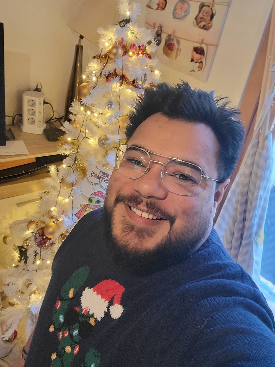 TDrepierre's tweet image. Bon noel a tous!. Courage au gens qui travail et seule.