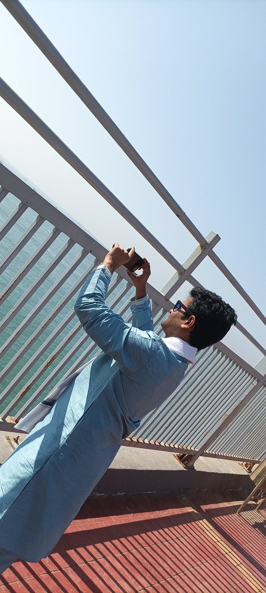 Okha ప్రాంతాన్ని Beyt ద్వారక తో కలిపేది సుదర్శన్ సేతు..దీన్ని 2024 లో <a href="/narendramodi/">Narendra Modi</a> గారు ప్రారంభించారు.

పవిత్రమైన Beyt ద్వారక (శ్రీ కృష్ణ మహాత్ముని నివాస స్థానం) అరేబియా సముద్ర మధ్యలో ద్వీపం గా ఉండటంతో అక్కడకి పడవల్లో వెళ్ళవలసి వచ్చేది...వాతావరణం బాలేకుంటే వెళ్ళడానికి కుదిరేది