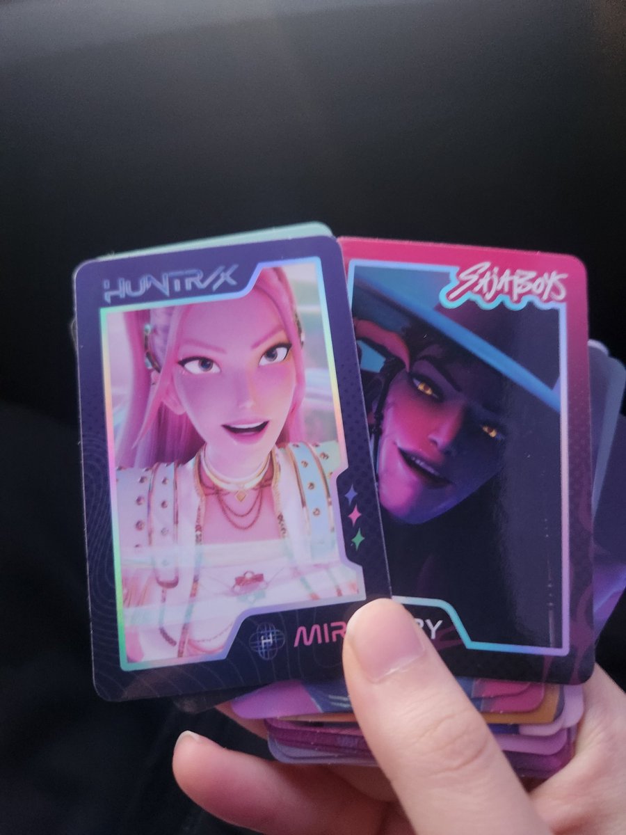 어떻게 포카 10개사왓는데
그중 하나가 스페셜 미라비야