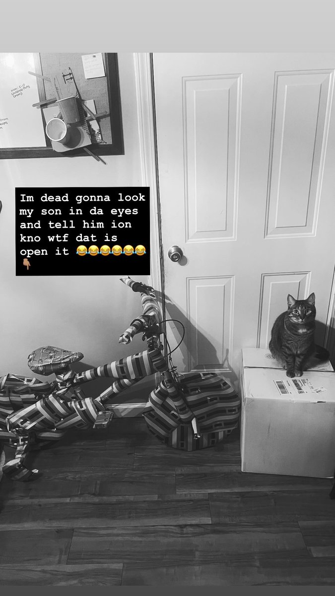 I3OOMI3AP's tweet image. I wrapped dis niggas bike bruh shit took 3 hours