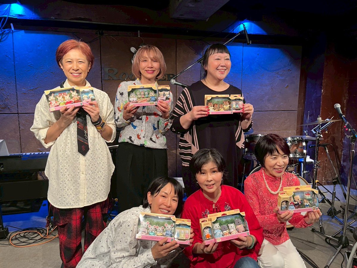 naomiche's tweet photo. 昨夜もありがとうございました〜😊おかげさまで楽しいクリスマスイブでございました。しかしまぁ、、光陰矢の如し、各方面今年も大変お世話になりました、ありがとうございました！ベリーメリークリスマス〜☺️🎄 https://t.co/4g8HtgiOS1