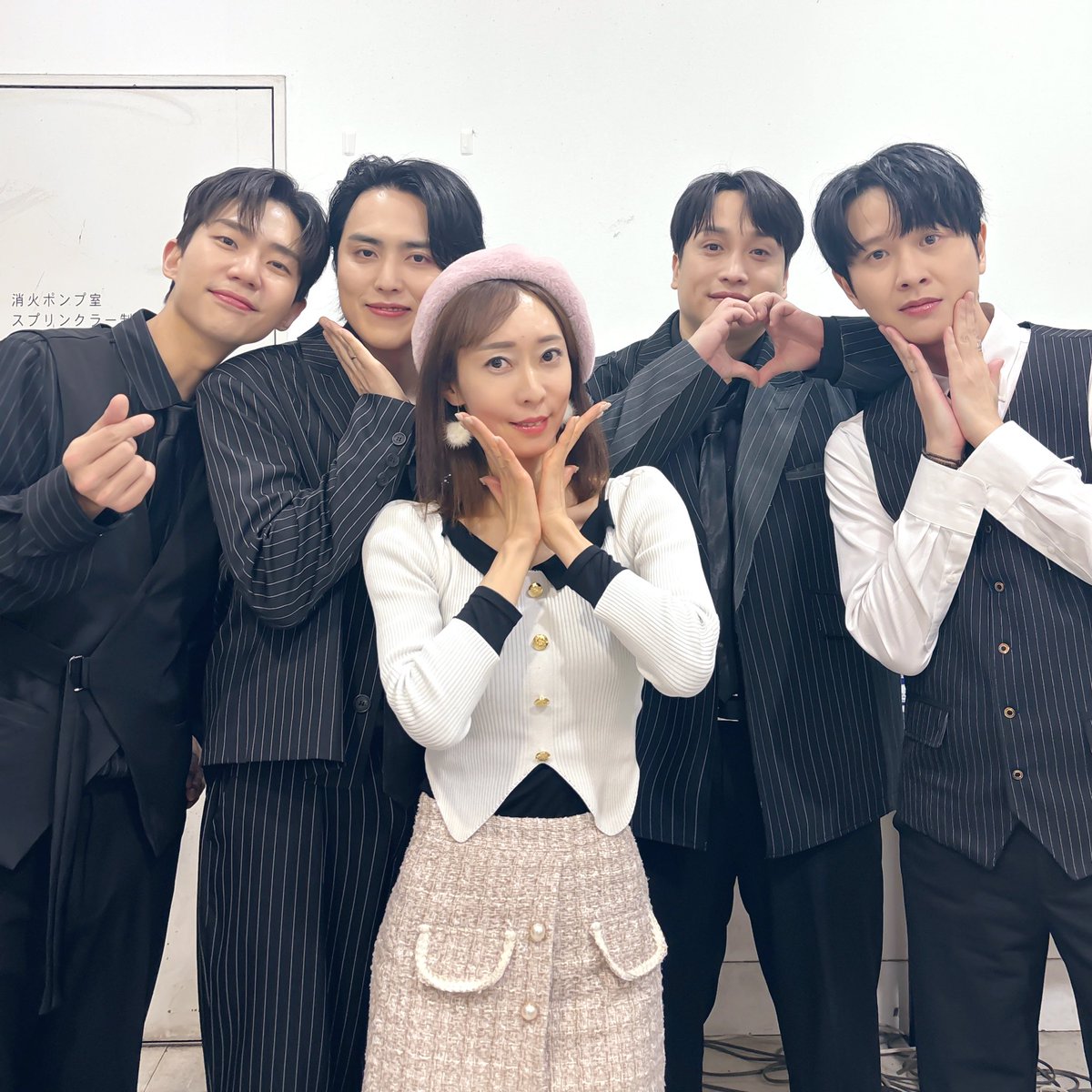 mc_hyeona's tweet photo. 🎉2025 ZE:A Unit Fanmeeting [Back to You］🎉

韓国の人気ボーイズグループ #ZEA(ゼア)のメンバー！#ケビン #テホン #ヒチョル #ミヌ 4人のユニットファンミーティングが２日間に渡り東京で開催され,光栄にも私ヒョナMCを務めさせて頂きました！！👏🥳

デビュー15周年を迎える彼らが長い時間を経て再び同じステージに立ち,ZE:A’s(#ゼアス)の皆さんと共に歩んできた思い出と絆を確かめ合う特別な時間✨

“Back to You（君のもとへ戻る）”というタイトルには「もう一度,ファンのもとへ帰り,共に過ごす瞬間を大切にしたい」 というメンバーの想いが込められています。

グループの代表曲はもちろん #ZEAs が長い間待ち望んできた楽曲の数々も本公演で新たに披露されます！！

熱い再会を果たした4人が届ける感動と懐かしいステージ！！また新たな思い出の1ページを作ることができました！！

その特別な1ページにお力添えできたこと大変光栄に思います！！！✨

体から溢れ出すフェロモン！！！天然のパヒュームに観る者を悩殺！！！🏹💘✨✨

🎼主なセトリ🎤
♫Daily Daily
♫아리따운 걸 (Beautiful Lady)
📣写真で思い出を振り返る“Back to Time”コーナー🗯
♫비틀비틀 (St Dagger)
♫하루종일 (All Day Long)
📣みんなでバランスゲーム(抽選🎁あり)
📣ミニゲーム3種対決(罰ゲームあり)
♫With You (JP ver.)
♫키미노 소바니~Love to you~ (JP ver.)
♫바람의 유령 (The Ghost of Wind)
♫후유증 (After Effect)
♫One

ミニゲーム3種対決では韓国でお馴染みタンスユクゲームやバランス取りゲーム,手押し相撲や新聞紙対決,ティッシュ飛ばしゲーム,ポーズ当てゲーム,笑ってこらえてあっぷっぷ,など日替わりでリレーゲーム実施❣️

各々の活動から10年ぶりに集まったユニットステージメンバー4人が率先して場を盛り上げてくれて,場内は始終沸いておりました❤️‍🔥❤️‍🔥❤️‍🔥

かつてヘビロテで聞いてたZEA(#ゼア)の曲たち🎧✨再び聴けるとは夢にも思わず😭この特別な瞬間に共にでき光栄でした✨

またミヌさんのファンミーティングから早2ヶ月,今 #ファンミ も暖かく迎えてくれたゼアスの皆さん！！客席からの暖かい声援と熱い歓声,皆さんの叫び声や拍手は毎公演,胸を熱くさせます。いつもありがとうございます！！！

2018年,#ハ・ミヌ さん除隊後のソロファンミーティングから早7年,今年はソロファンミーティングから4人のUNIT #ファンミーティング までお供できたこと,このご縁を大事にこれからもZE:A’s共にメンバーの活躍を見守り続けたいと思います！！！

#제국의아이들 #제아 #제아스 #케빈 #KEVIN #태헌 #TAEHEON #민우 #MINWOO #희철 #HEECHEOL