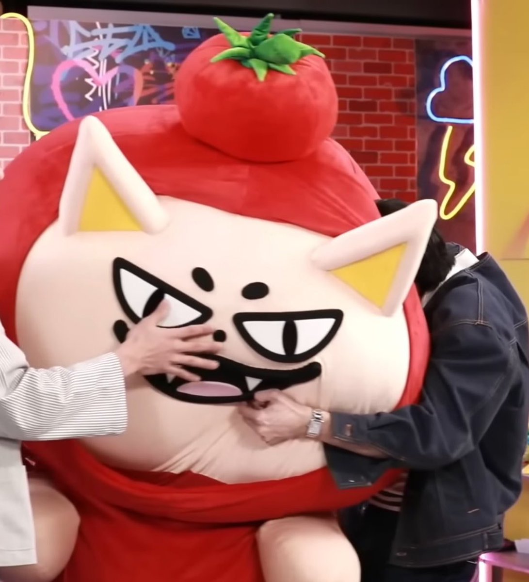 _mookkkk_'s tweet image. "คิ้วมีเท่าเม็ดแตงโม"