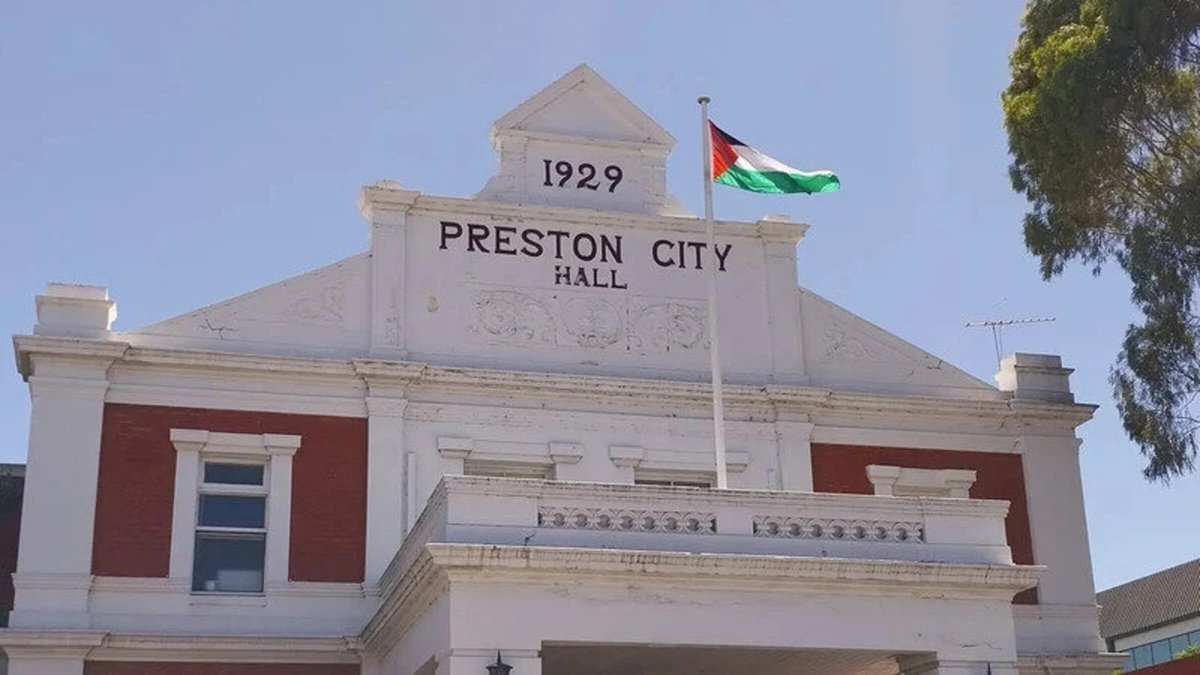 netz_melb's tweet image. The invasion of Melbourne is complete.

I've seen more Palestinian flags flying across Melbourne than Australian flags.

Even the divisive Darebin City Council flies the flag of Palestine at their Preston Town Hall headquarters. No Australian flag in sight.

#springst #auspol