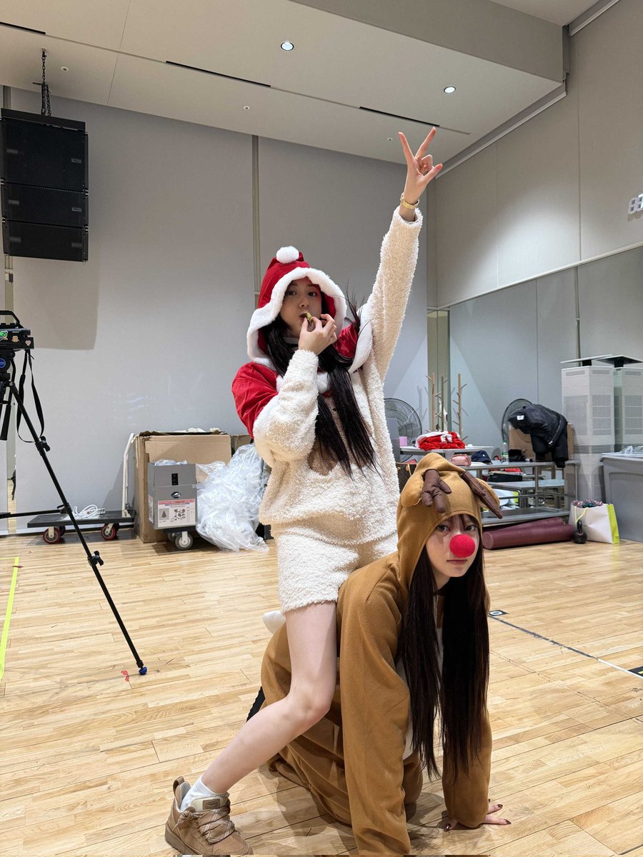 ルセラサンタ🎅から可愛すぎるプレゼントが届いてた🎁✨️
AAA衣装可愛すぎる😇