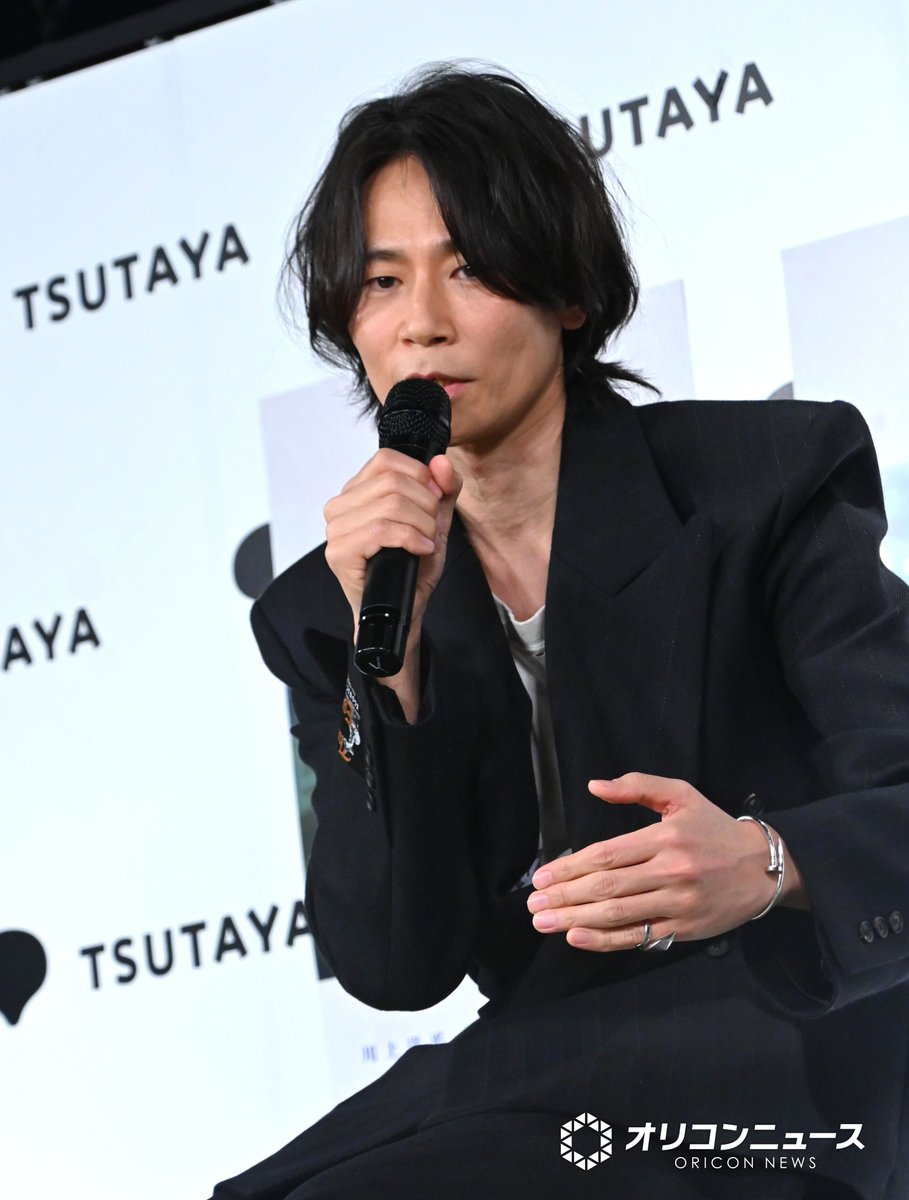 oricon's tweet photo. [Alexandros]川上洋平
来年は「もっと忙しくなりたい」
“次の幕”に向けて気持ちの変化を明かす
https://t.co/r2T67tai2f

エッセイ『次幕』発売記念イベント

 #Alexandros #川上洋平
@alexandroscrew https://t.co/xMCncVxCNF
