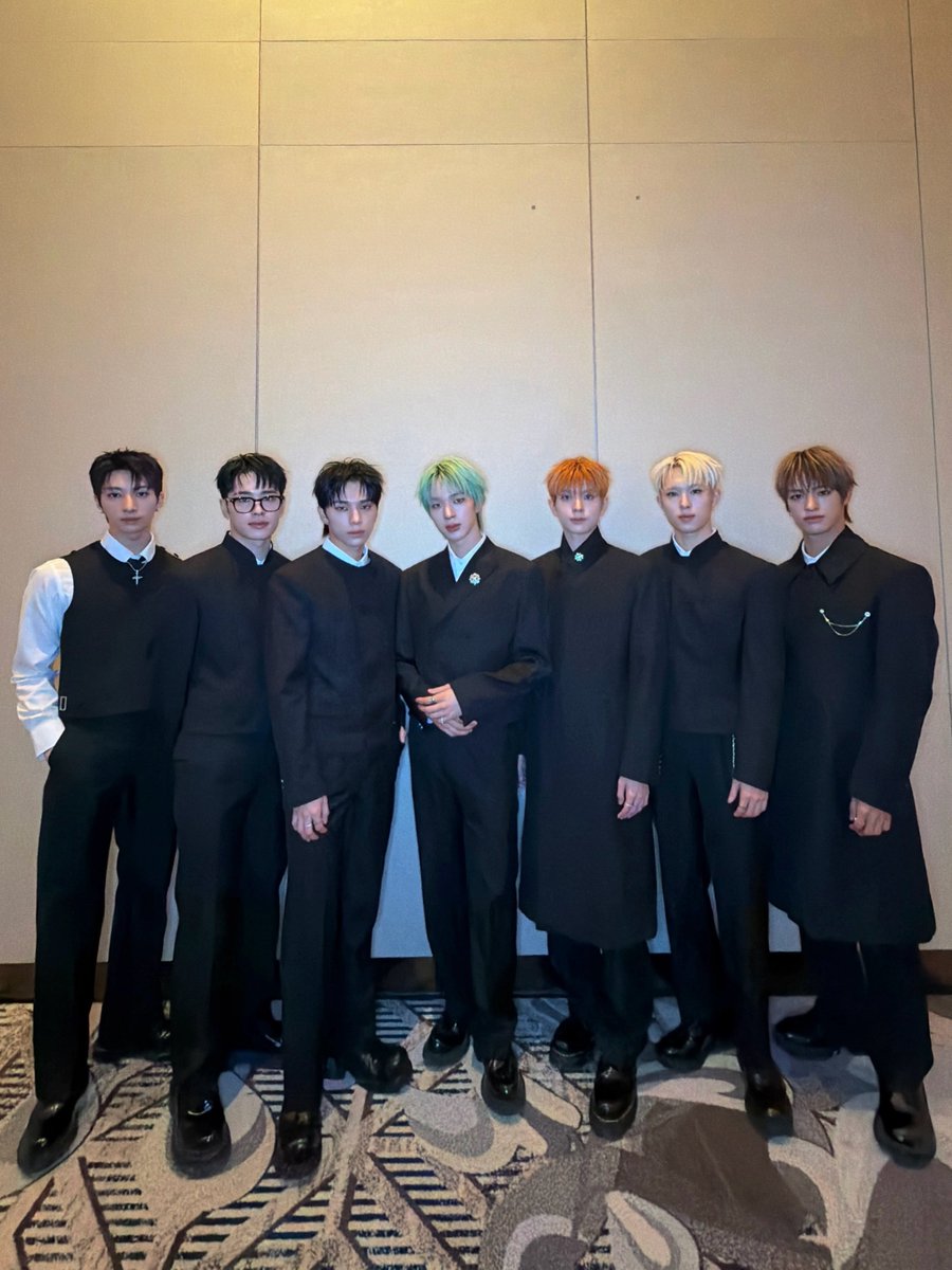 NEXZ_official's tweet photo. [#2025SBS가요대전]

NEXZ at 2025 SBS 가요대전 Red Carpet 📸

#NEXZ
#Beat_Boxer #NEXZ_Beat_Boxer
#SBSGAYODAEJEON https://t.co/9aVhiQbycQ