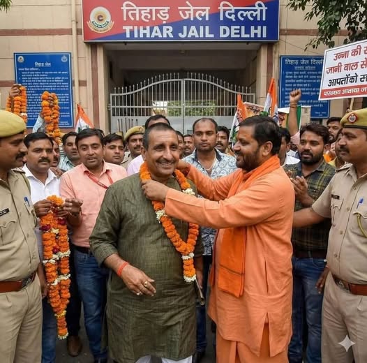 ये नया भारत है, यहां बलात्कारी  को बेल भी मिलेगी और उसका  ऐसा स्वागत भी होगा ।  सच में मेरा देश बदल रहा है। अब इस पर शर्म करें या वंदे मातरम गाकर उत्सवित करें यह सोचने में असमर्थ हूं। #SuparipalanaYatra2025 #AbhyudayaMP #NMIAReadyToFly #NameTheAirportDBPatil <a href="/KapilSharmaK9/">Kapil Sharma</a>