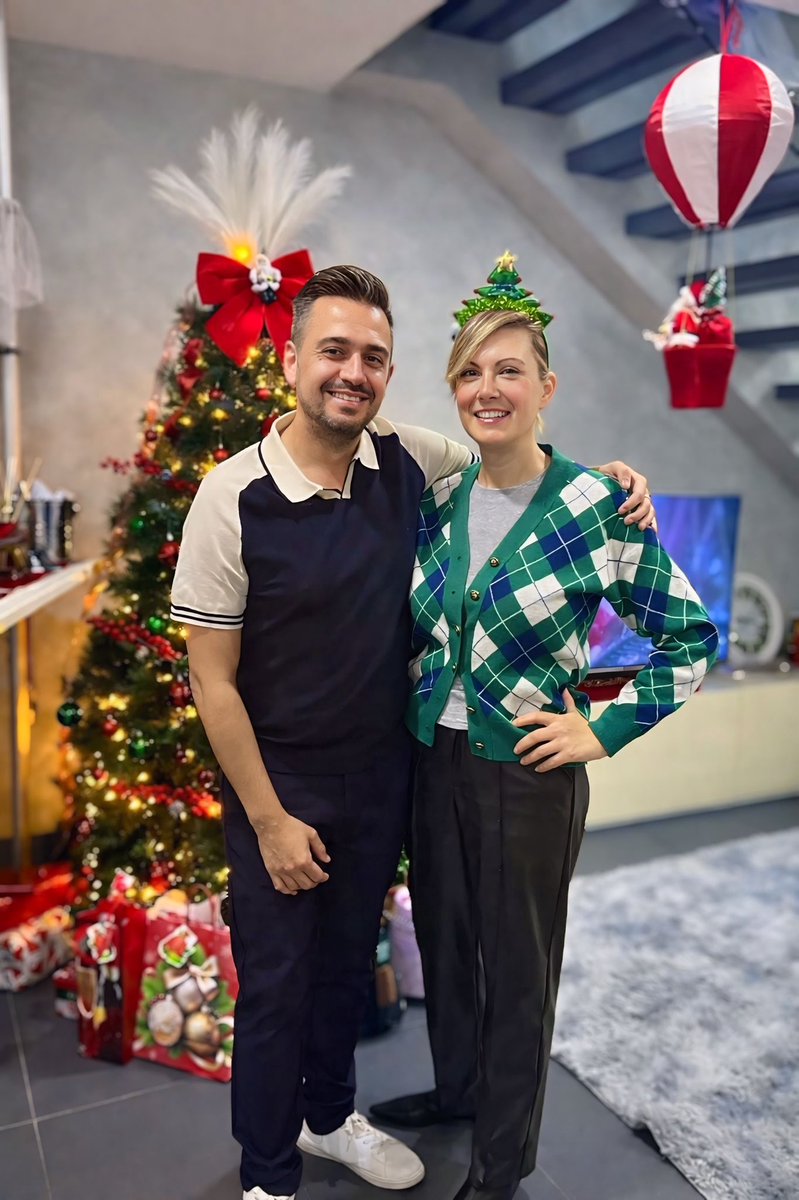 StretfordPost's tweet photo. Merry Christmas to All those celebrating Today! Have a great day! 🎄 https://t.co/mMu8HPRg9c
