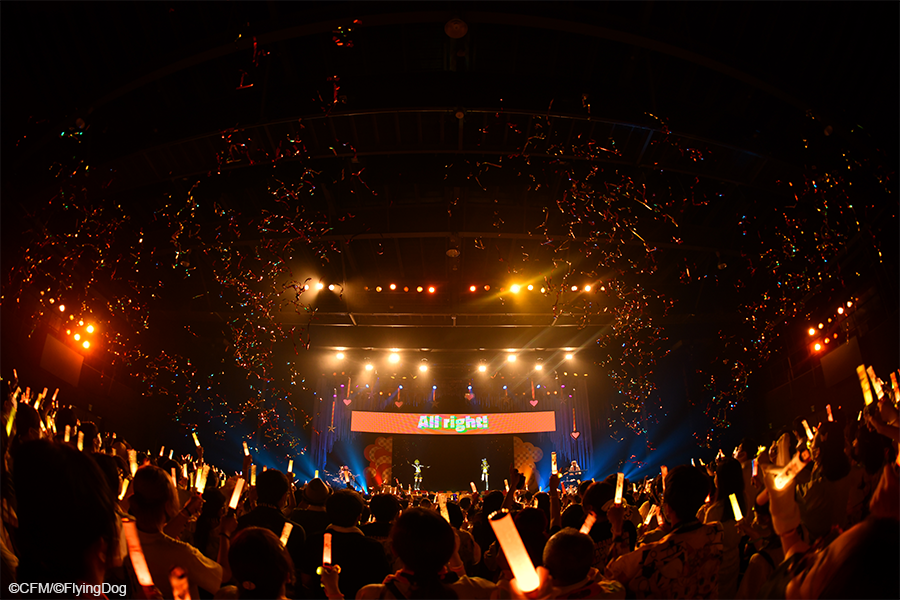 rinlen_live's tweet image. 【🧡Happy Birthday💛】

本日は #鏡音リン #鏡音レン の 🎉⭐お誕生日⭐🎊

リン・レンのお誕生日を記念して #鏡音バースデーライブ より思い出の写真を公開🎈🎈

みなさま、これからもよろしくお願い申し上げます🧡🎁💛

テーマソングMV：youtu.be/MfCP7QNcKaY
#TwoYou