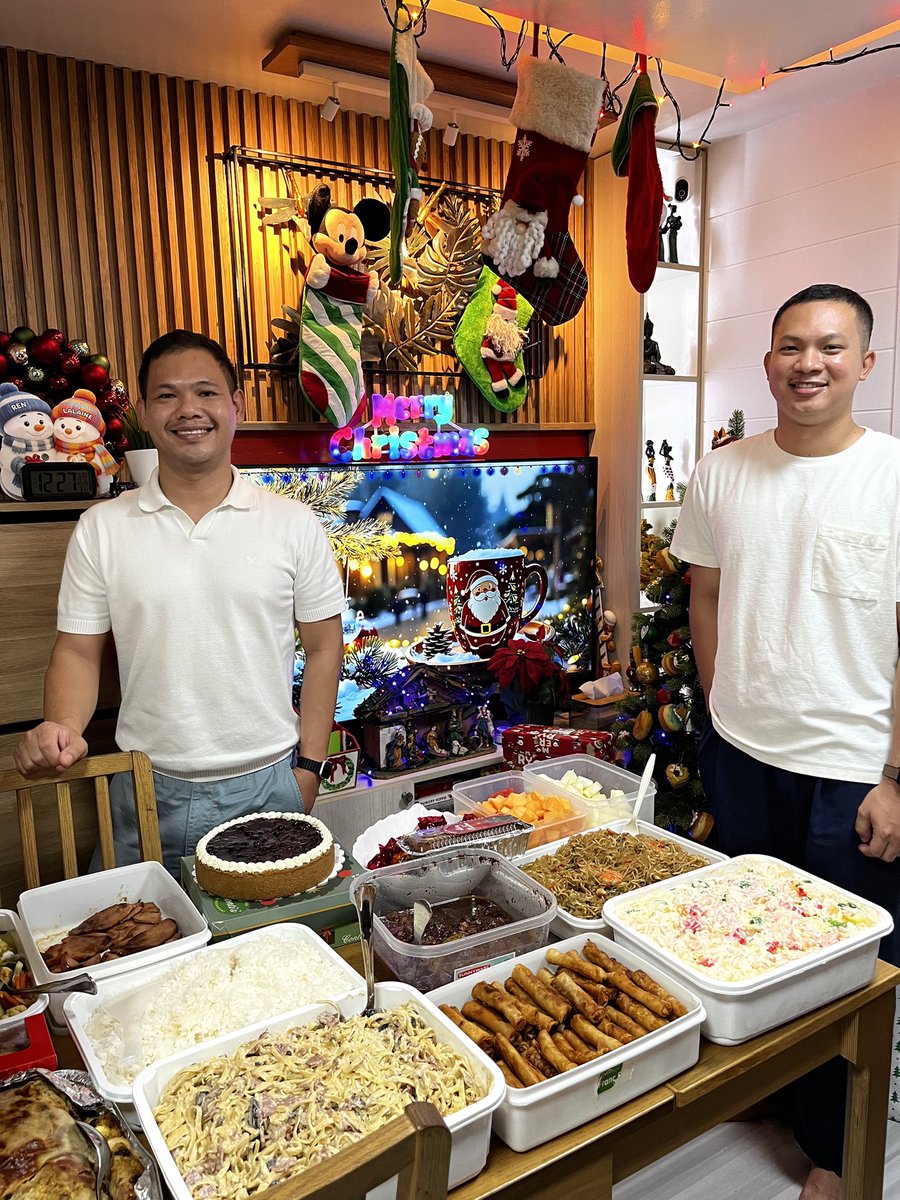 YesJustAJ's tweet image. Wishing that everyone will be having a life with an overflowing cup. Happy Holiday’s from Us to You. 😍