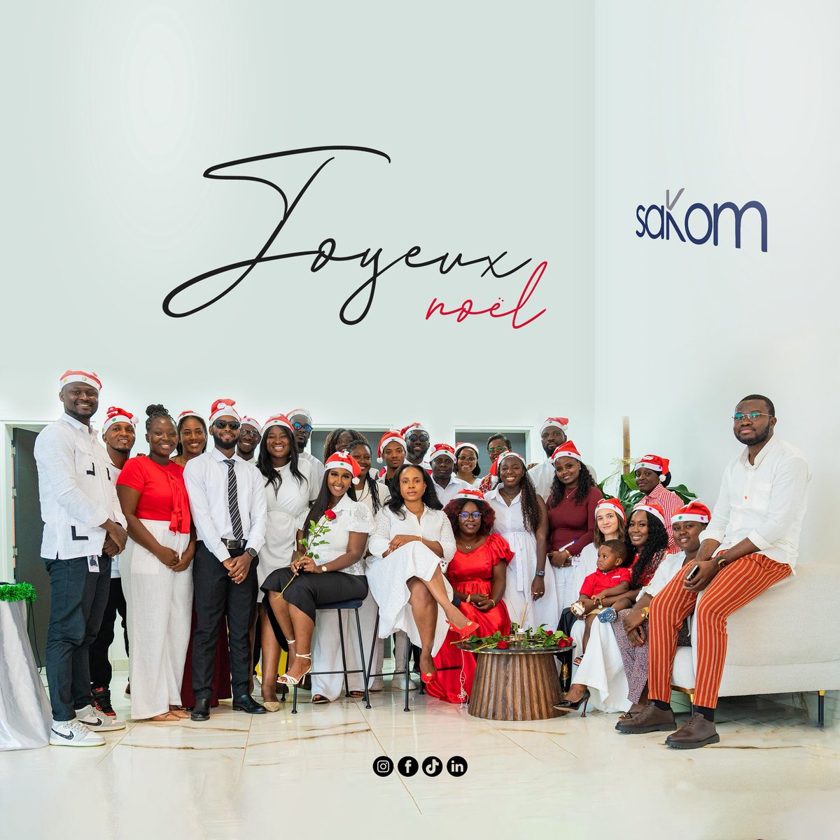 sakom_gn's tweet photo. 🎄Joyeux Noël à vous et à vos proches 🥳.
#Noël #Christmas #SAKOM #Guinee #teamsaKom https://t.co/INFID7JUoY