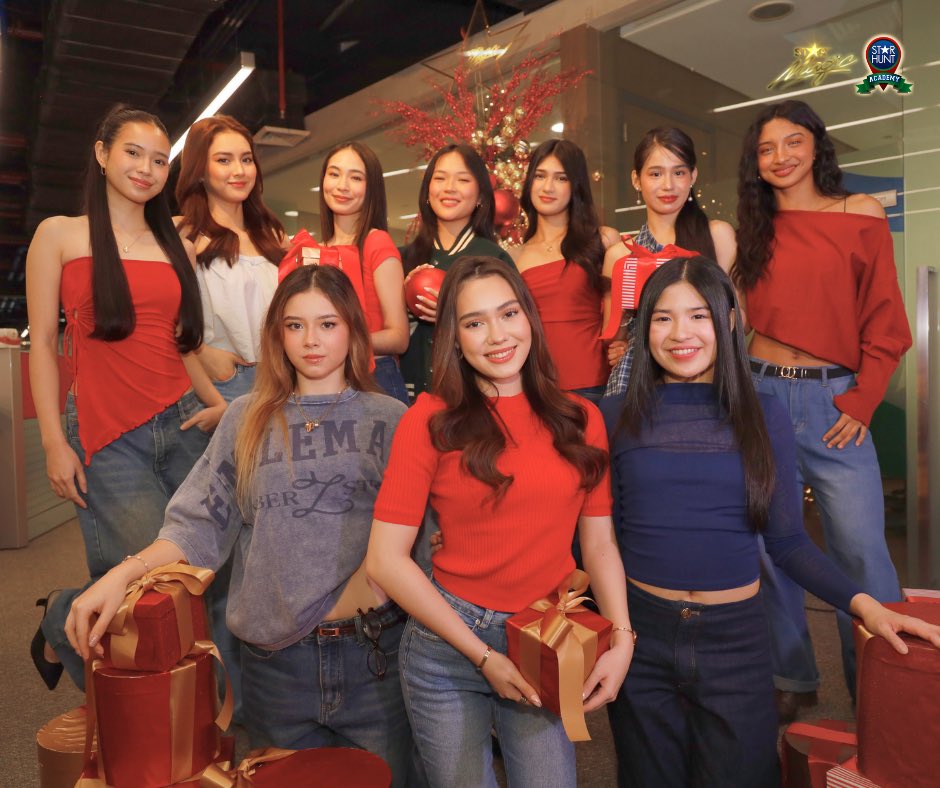 starhuntacademy's tweet image. Merry Christmas from the SHA Trainees! ✨🎄

🎄Designed by: @eventscentralphil
📸Photo by: @seizethelight.photography