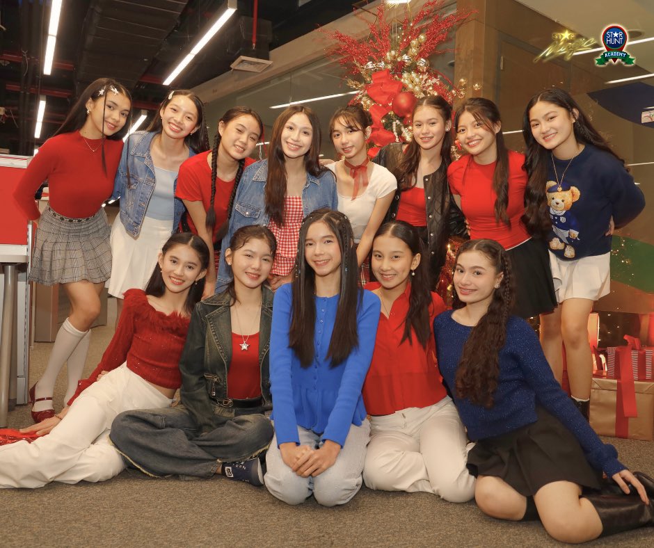 starhuntacademy's tweet image. Merry Christmas from the SHA Trainees! ✨🎄

🎄Designed by: @eventscentralphil
📸Photo by: @seizethelight.photography