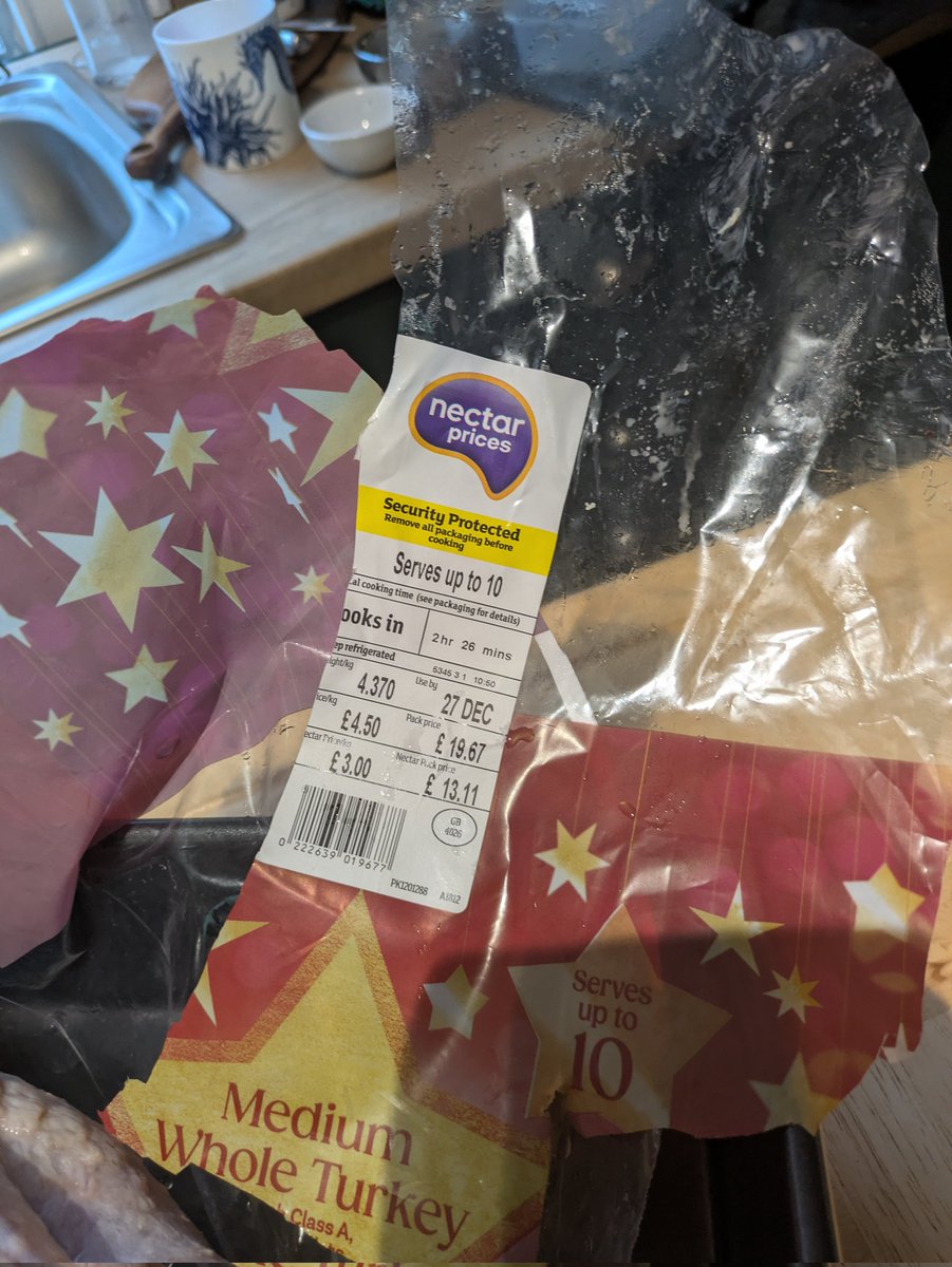 Pilgrim2925's tweet image. No turkey for us today! Bought on Saturday, been in the fridge ever since. The pictures really don't portray how bad it smelt once we cut the packaging open. Very disappointed Sainsbury's.