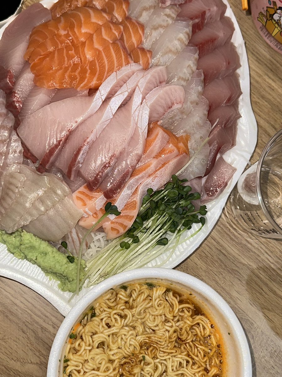 방어랑두쫀쿠랑에그타르트랑딸기케이크와같이가요대전봐요 ❤️❤️