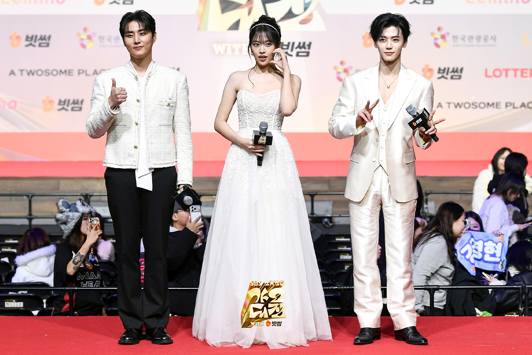 새로운 조합이라 더 설레잖아,,💗
YoungK X 재민 X 안유진 3MC 케미 기대 만발

#YoungK #재민 #안유진
#2025SBS가요대전

<2025 SBS 가요대전 with 빗썸>
☞ 12월 25일 [목] 오후 4시 50분

Copyright Ⓒ SBS. All rights reserved.
무단 전재, 재배포 및 AI학습 이용 금지

#SBS가요대전