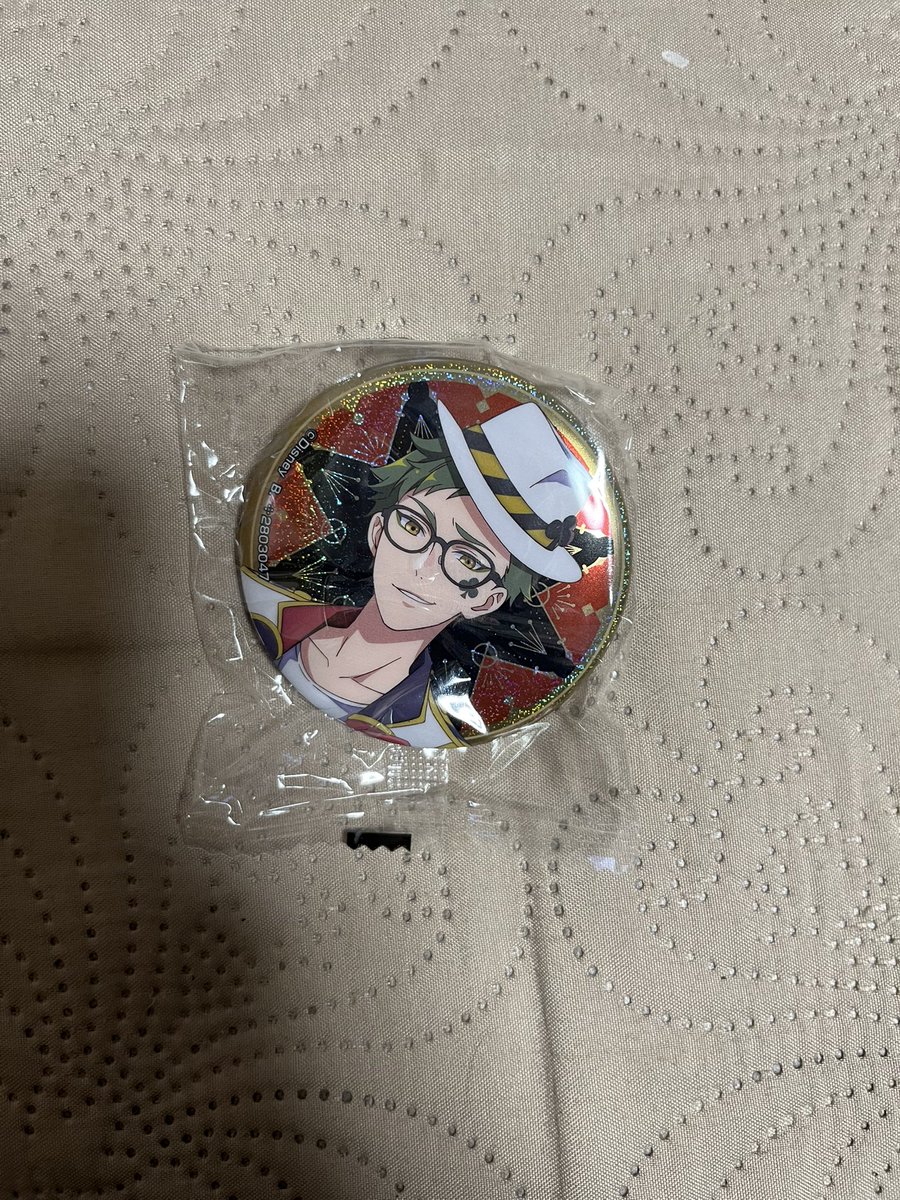 Rpk7F's tweet photo. Disney TWISTED-WONDERLAND THE ANIMATION カプセル缶バッジ

譲　トレイ 
求　リドル　（他種類の缶バッジ可）

郵送にて交換希望で���💌 https://t.co/lIBIUiqZSN