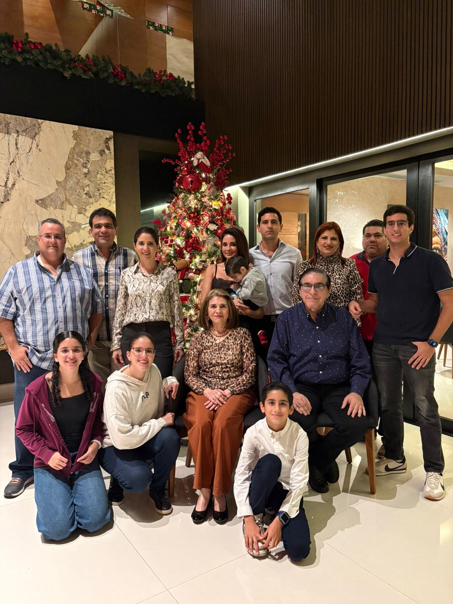 antonio_hadad's tweet photo. Feliz navidad amig@s https://t.co/WKtCGILxAL