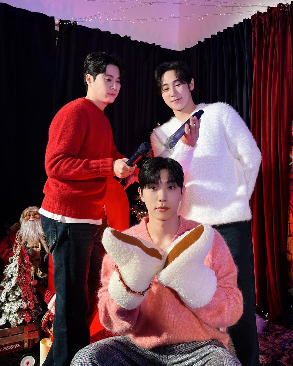 Libelante_twt's tweet photo. Libelante 🩵 Lib-balm
Merry Christmas
🎄❄️🦦🐈‍⬛🦁❄️🎄

#Libelante #리베란테 #김지훈 #진원 #노현우
#KimJiHoon #JinWon #RohHyunWoo 
#FelizNavidad2025 #MerryChristmas https://t.co/ken2H7V27c