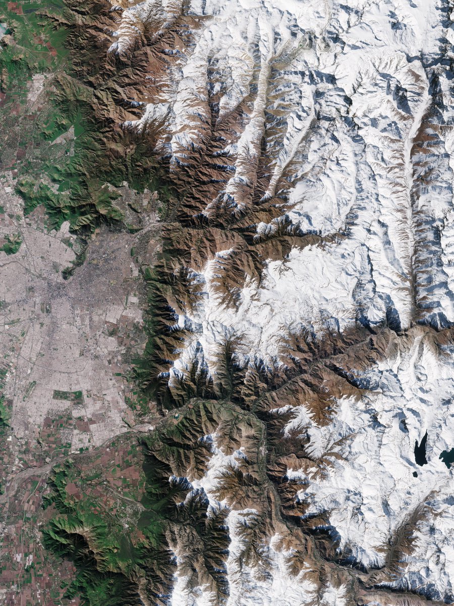 ESA_EO's tweet photo. Let it snow!❄️

Winter can be magical, but all that white makes it harder to recognise cities and landmarks in satellite images.

Can you recognise these places from space—even with the snow?
Chicago, US
Santiago, Chile
Mount Etna, Italy
Snowy Alps

📸@CopernicusEU https://t.co/KAgOBW9TYb