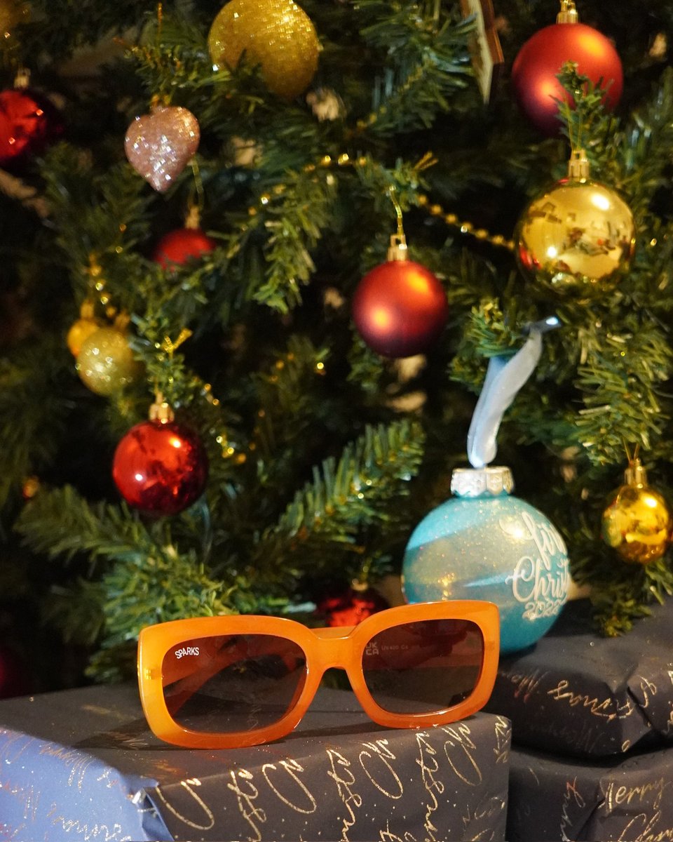 ExclusiveSparks's tweet photo. We're so excited for all of the sunglasses lovers that will be unwrapping a pair of SPARKS on Christmas Day.🎄♥️✨️😎 They're the best Christmas present ever!🎁  https://t.co/IXtQ6AGm7a #merrychristmas Happy Holidays and Happy Xmas https://t.co/WLb0nD5FI7