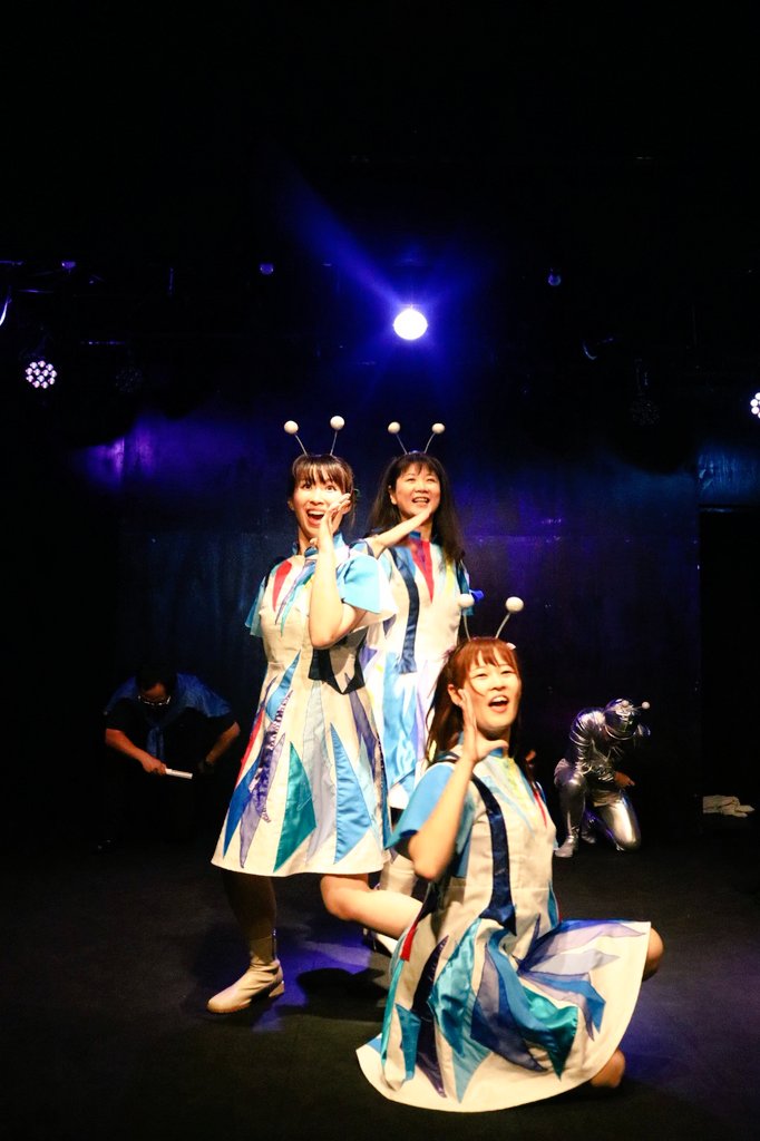 hassnet8's tweet photo. 次女ーーー！！w

マチネには三女が来ていたので、さながら　
#コズワン の３人娘デーなクリスマスに😁

#LSAマイベル
#サカシマta版 https://t.co/IoHDIdKW8r