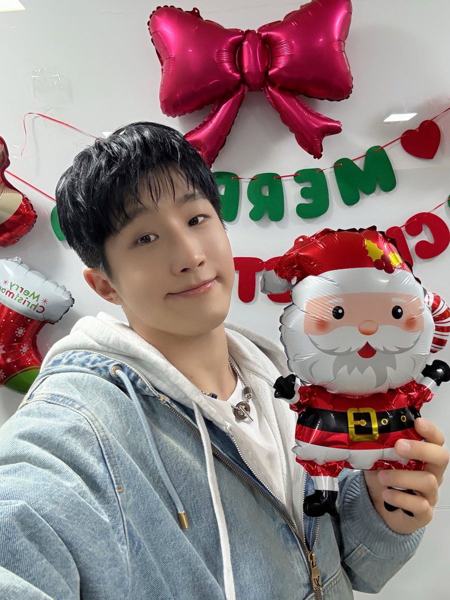 JINJIN_offcl's tweet image. [💬]

로하 메리크리스마스~~~ 행복한 하루 보내세여오오오오옹 ㅎㅎ

#진진 #JINJIN