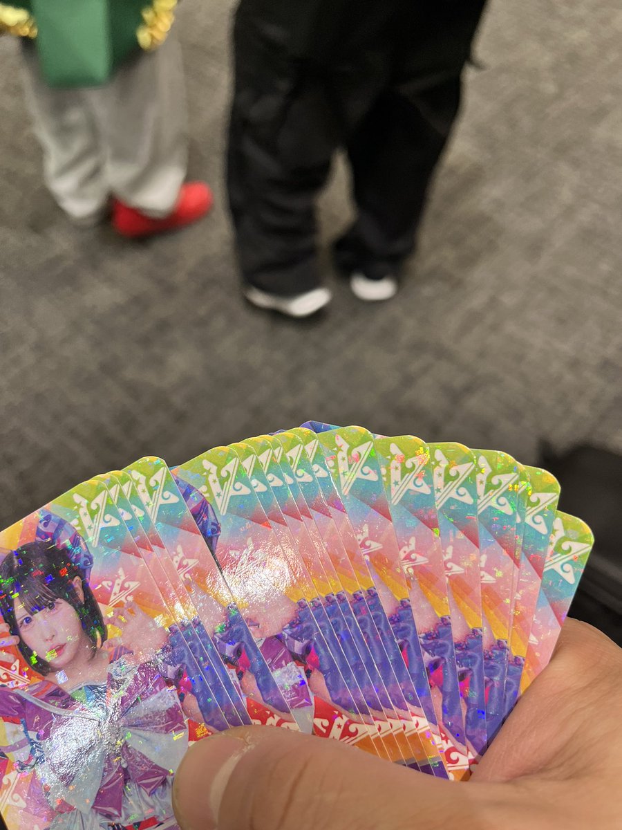 RT @6loqtUpURVBIPik: 1年分のチェキ券を買うなどした