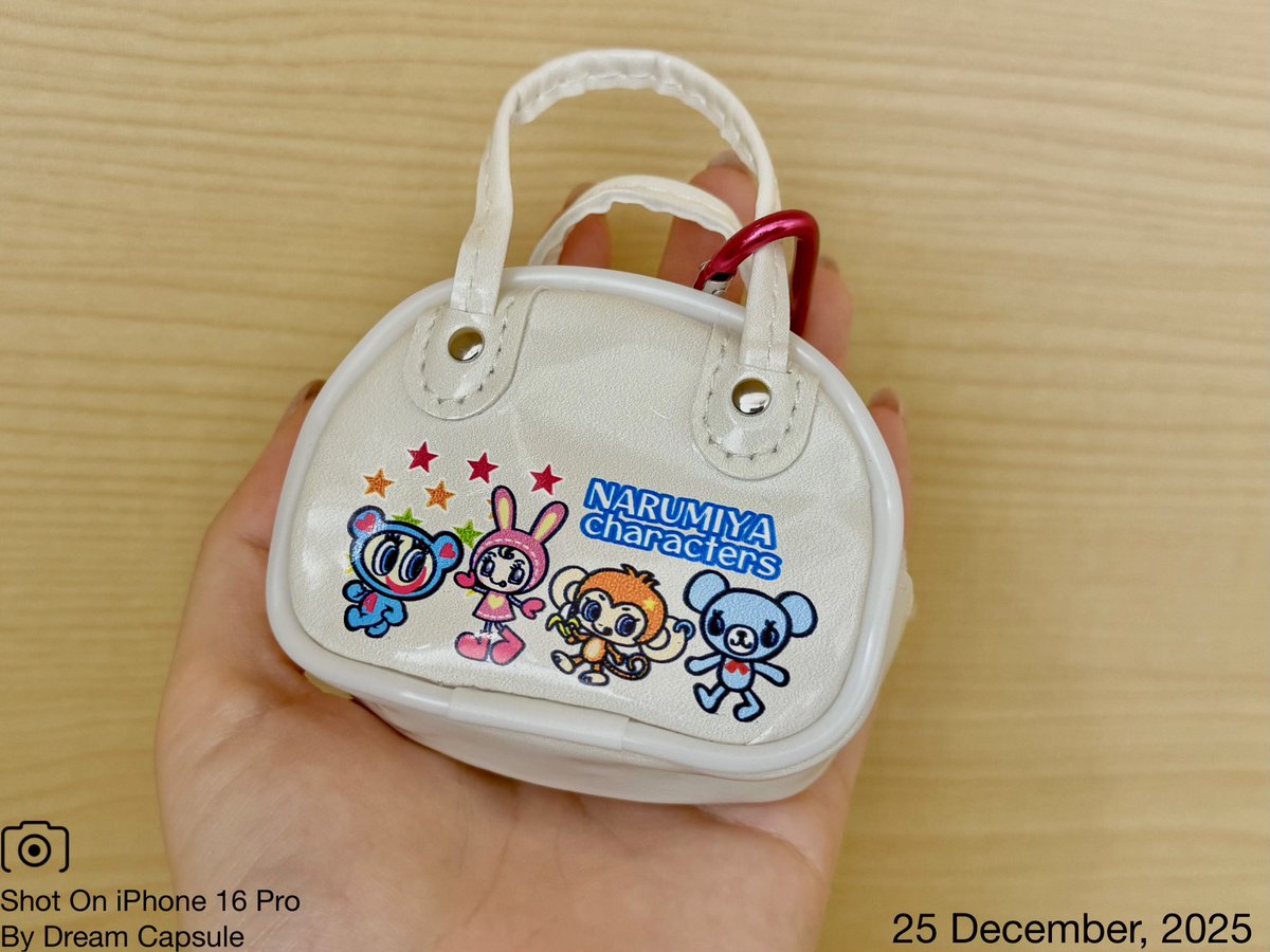 dreamcapsuleCEO's tweet photo. ドリカプでは明日より順次入荷💫
プロフィールのURLからお近くの店舗X(旧Twitter)をチェック✔️

〆12/31 22:00
※サンプルの為、開封済です。
※クリックポストで送るため、当選者の方にはDMでお名前とご住所をお聞きします。

サイズ感はこんな感じです！
今日もプレゼント担当がやっていきます！ https://t.co/bfPUBE9xxG