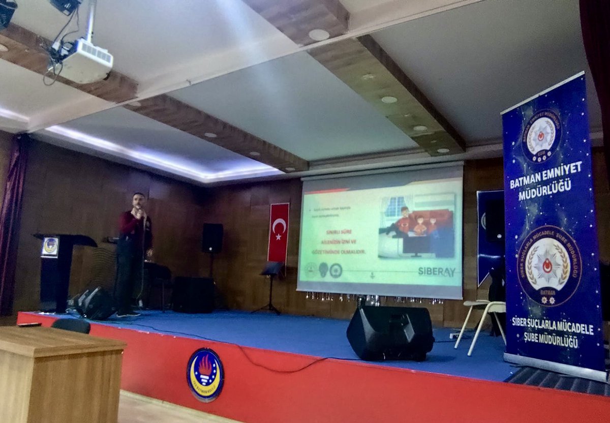 Batman Emniyet Müdürlüğü Siber Suçlarla Mücadele Şube Müdürlüğü tarafından okulumuzda öğrencilerimize yönelik bilgilendirici bir konferans gerçekleştirildi.